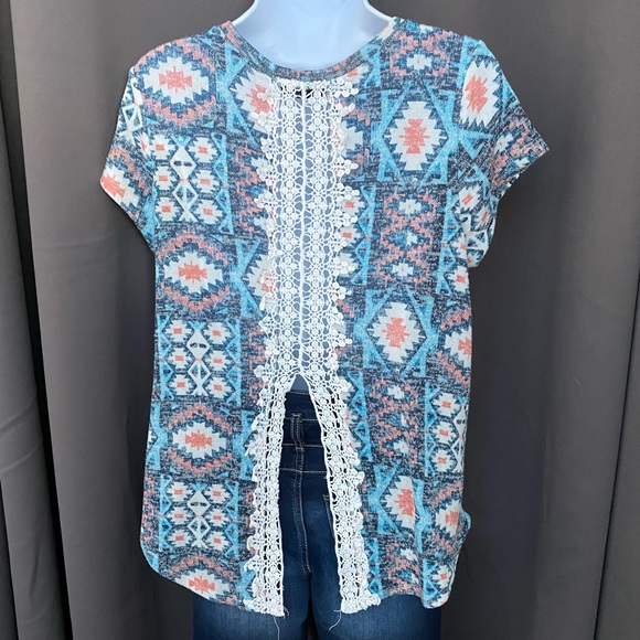 Woman’s top - Picture 2 of 4